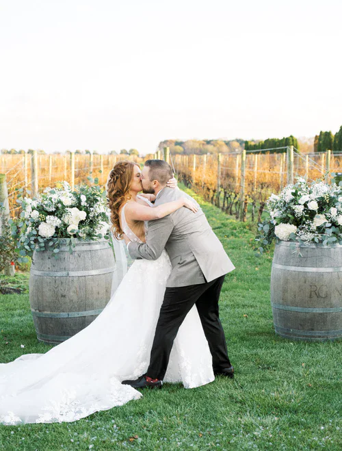 bride and groom kissing RG|NY