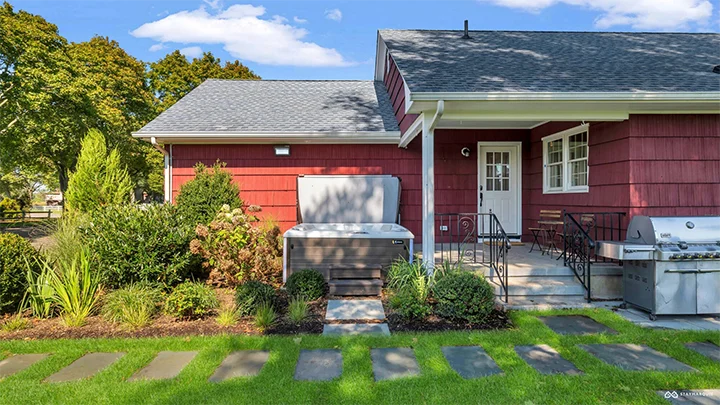 rgny-redhouse_staymarquis-01