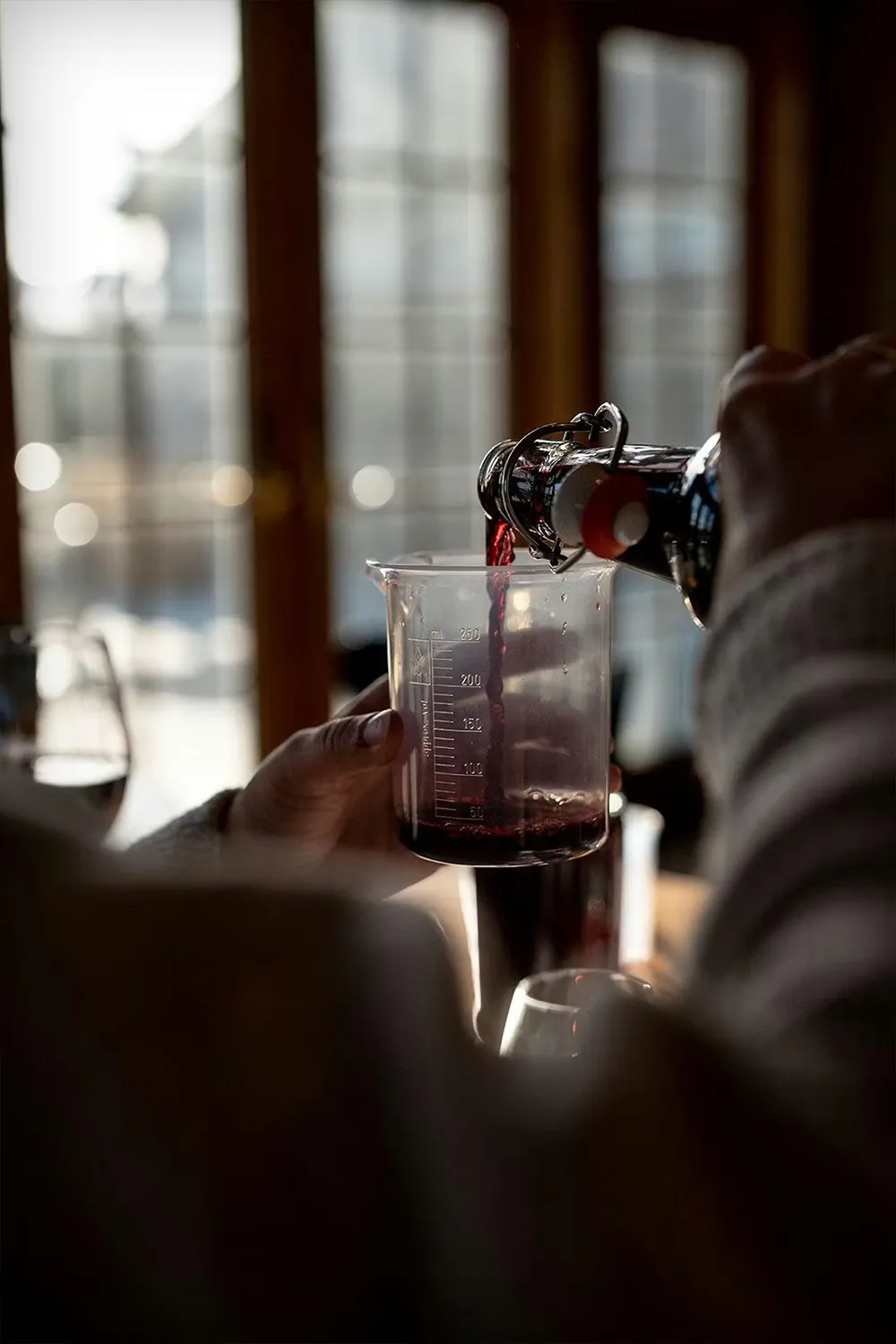 wine-pour-blend
